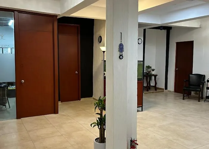 Local Vibe Near La Roma - Walkable