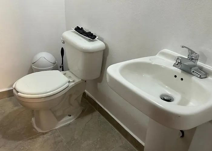 Local Vibe Near La Roma - Walkable Apartment